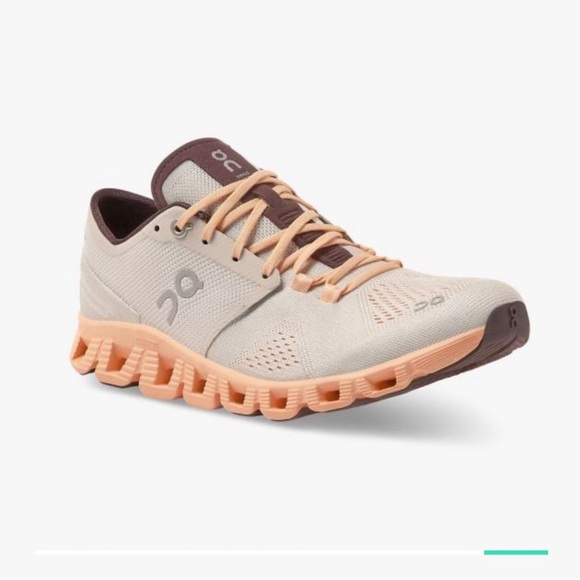 On Running Cloud X | Running Training Shoes in Silver Almond | Size 7 - Picture 12 of 12